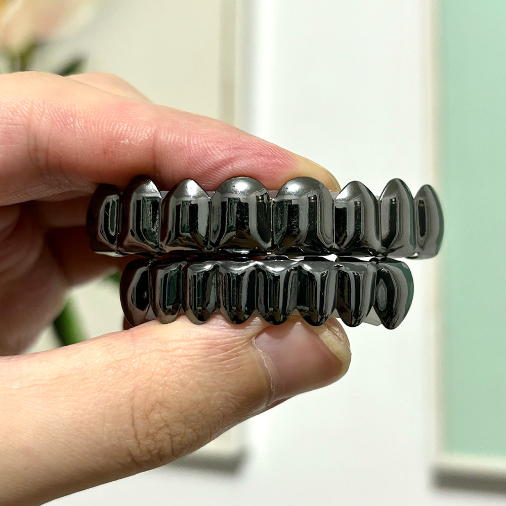 YOUNGX Grillz per Denti Neri L - Body Jewelry Men recensione e prezzo