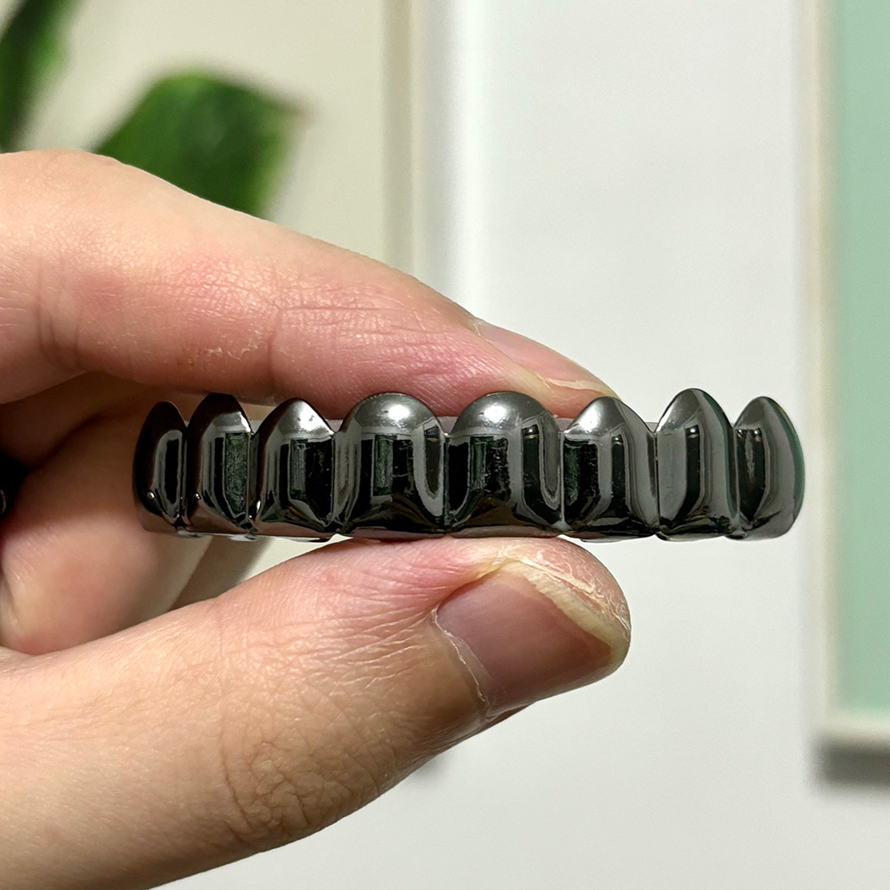 YOUNGX Grillz per Denti Neri L - Body Jewelry Men recensione e prezzo